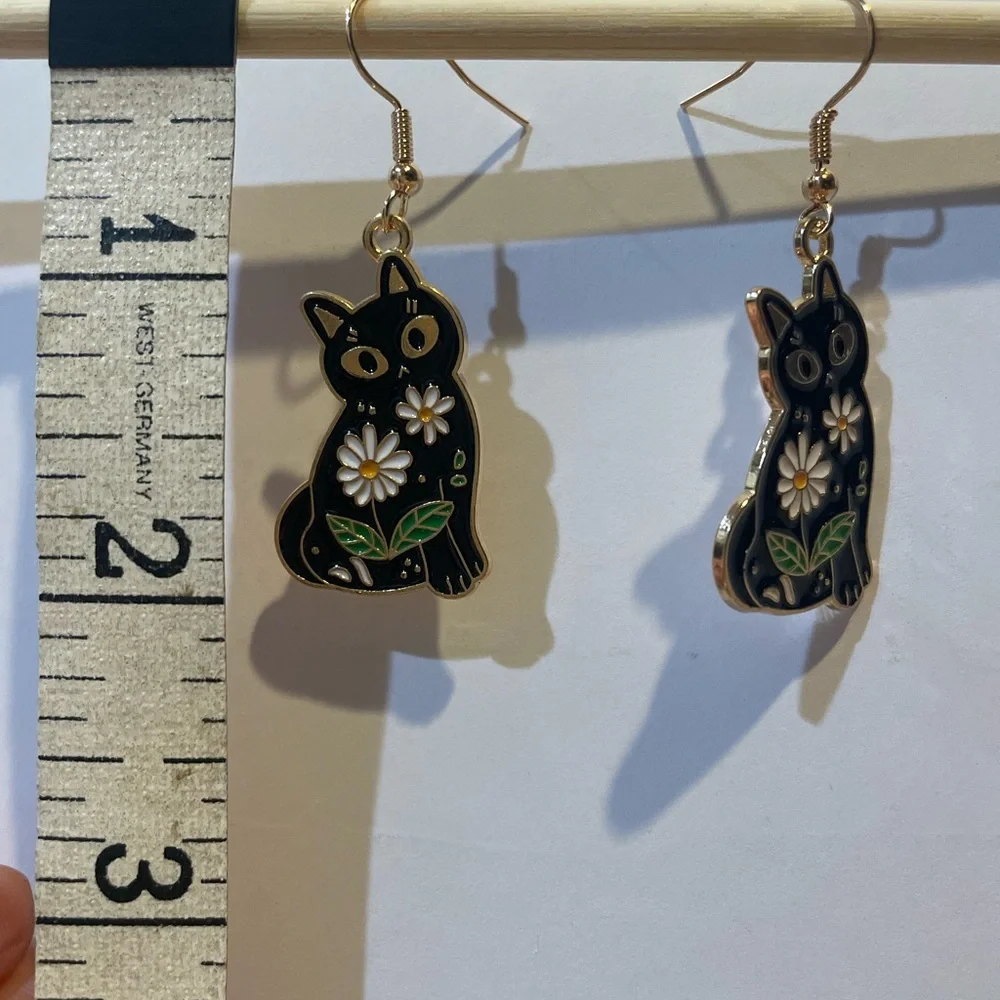Black cat earrings - Picture 3 of 5